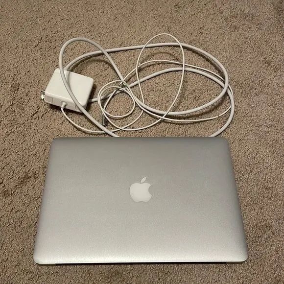 MacBook Air 11インチ Apple MacBook Air 11 inch 2015-03 - Notebookcheck.info