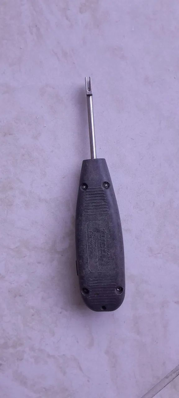 Ferramenta de impacto para RJ45