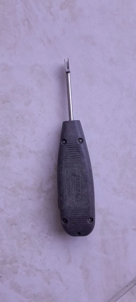 Ferramenta de impacto para RJ45