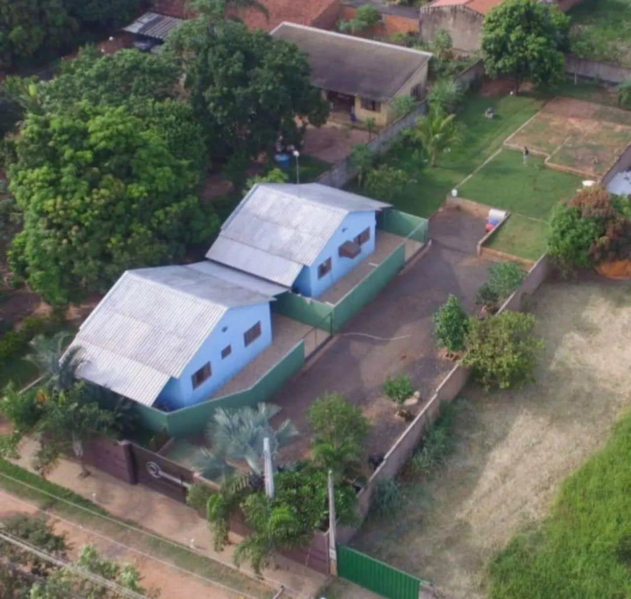 Vendo ou troco por casa menos zona norte .