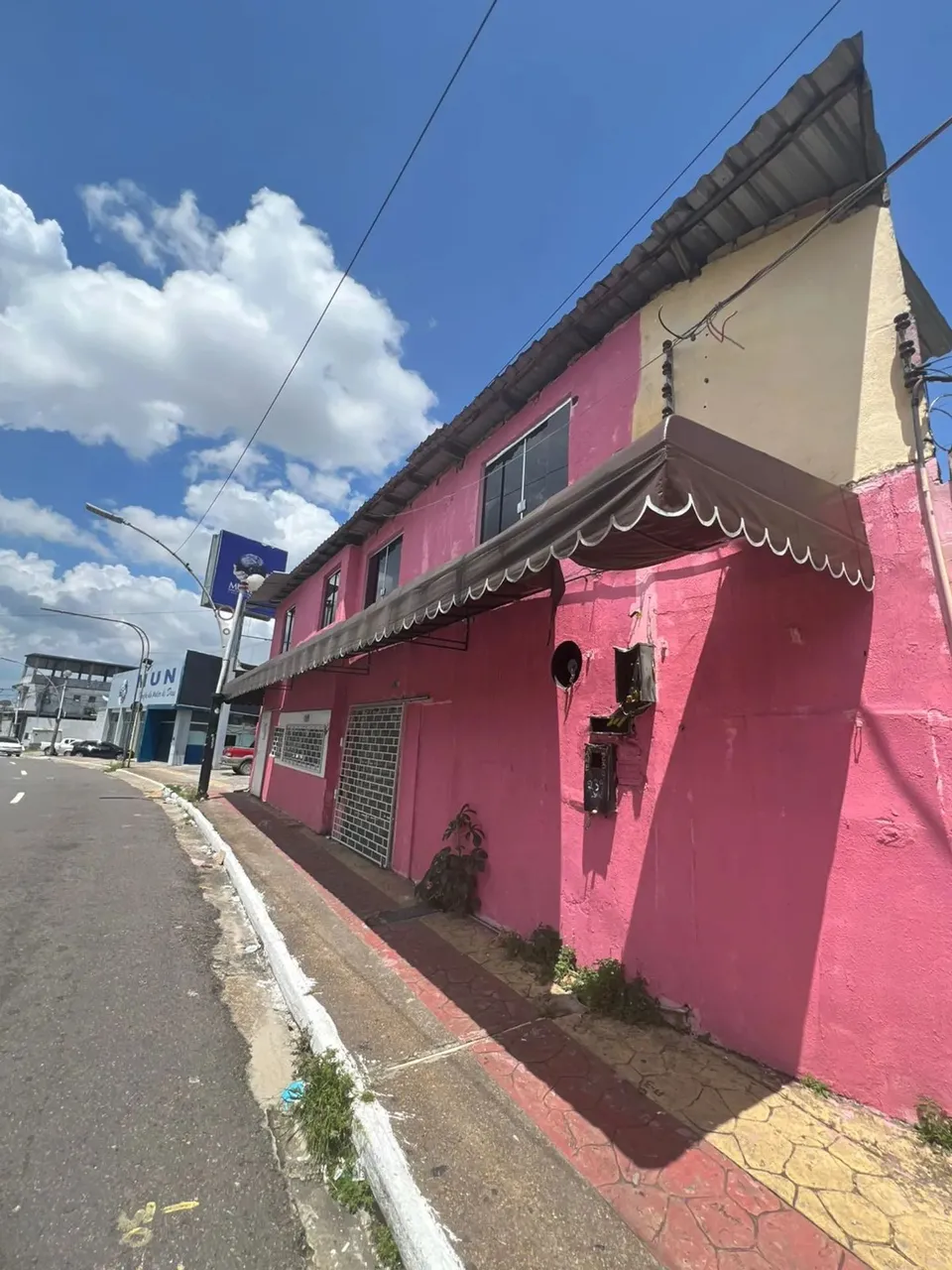 Aluga ou Vende Ponto Comercial na Av. Pará ao lado da Comepi