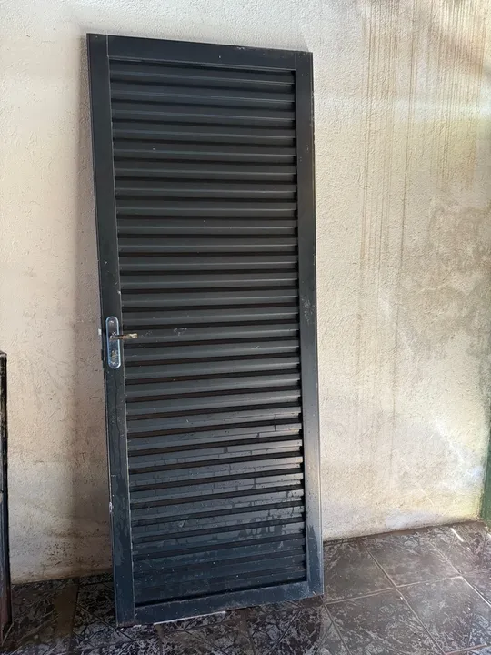 Porta Veneziana Alumínio Preta 2,10x0,70