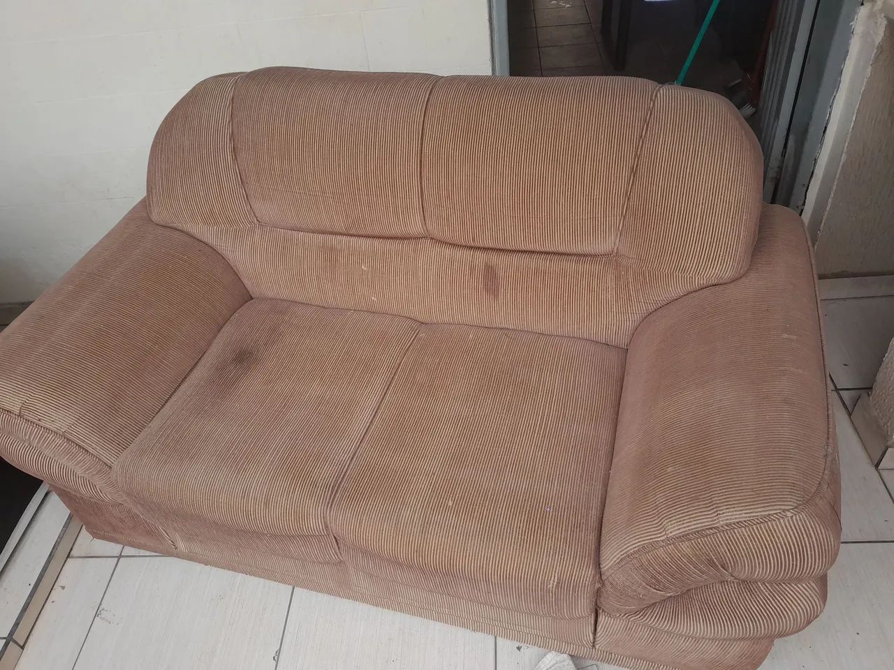 Vende-se sofá usando em bom estado  - Foto 2