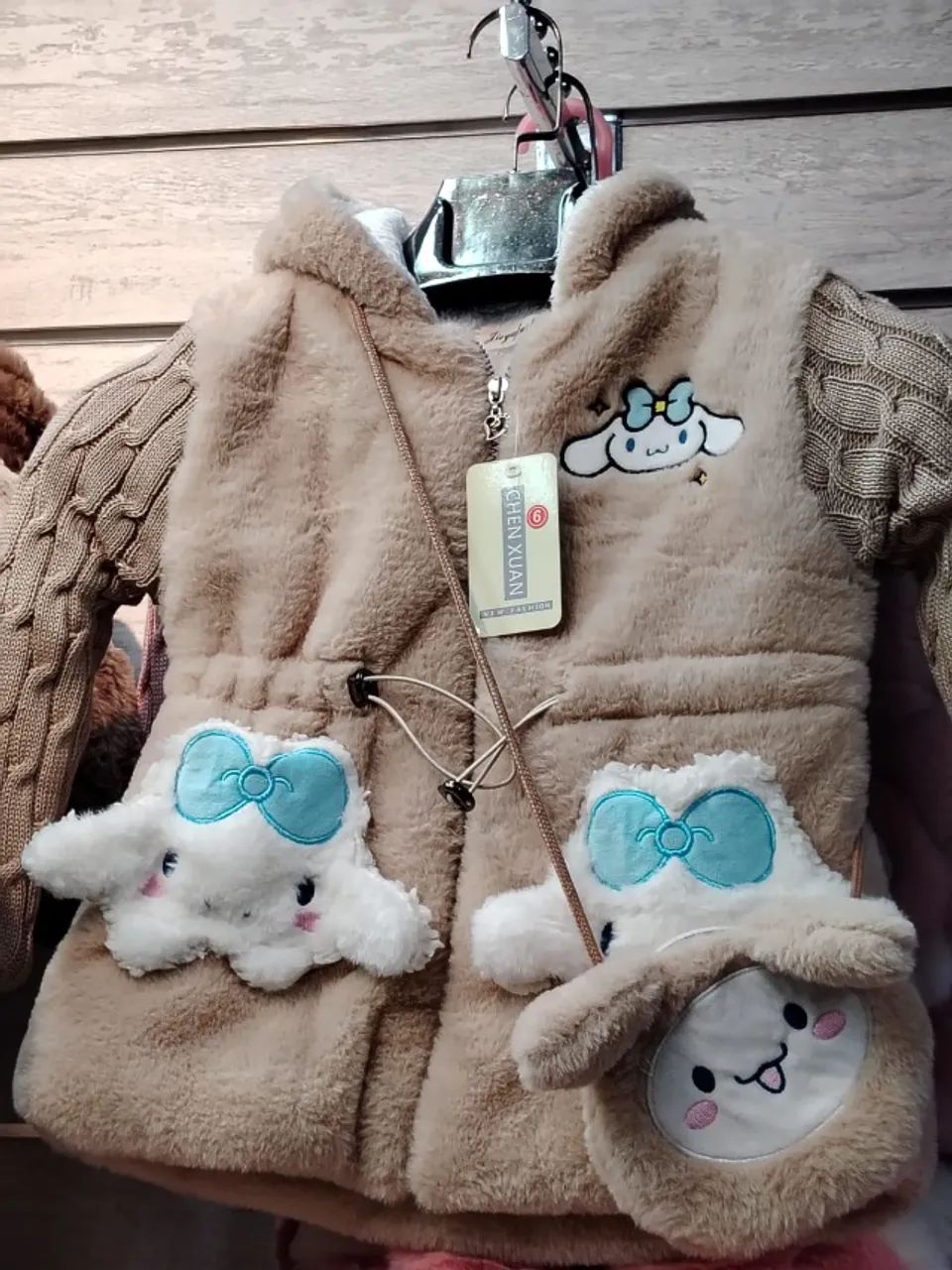 Blusa de Frio infantil  Flanelada Importada com capuz + bolsinha-casaco - Foto 2