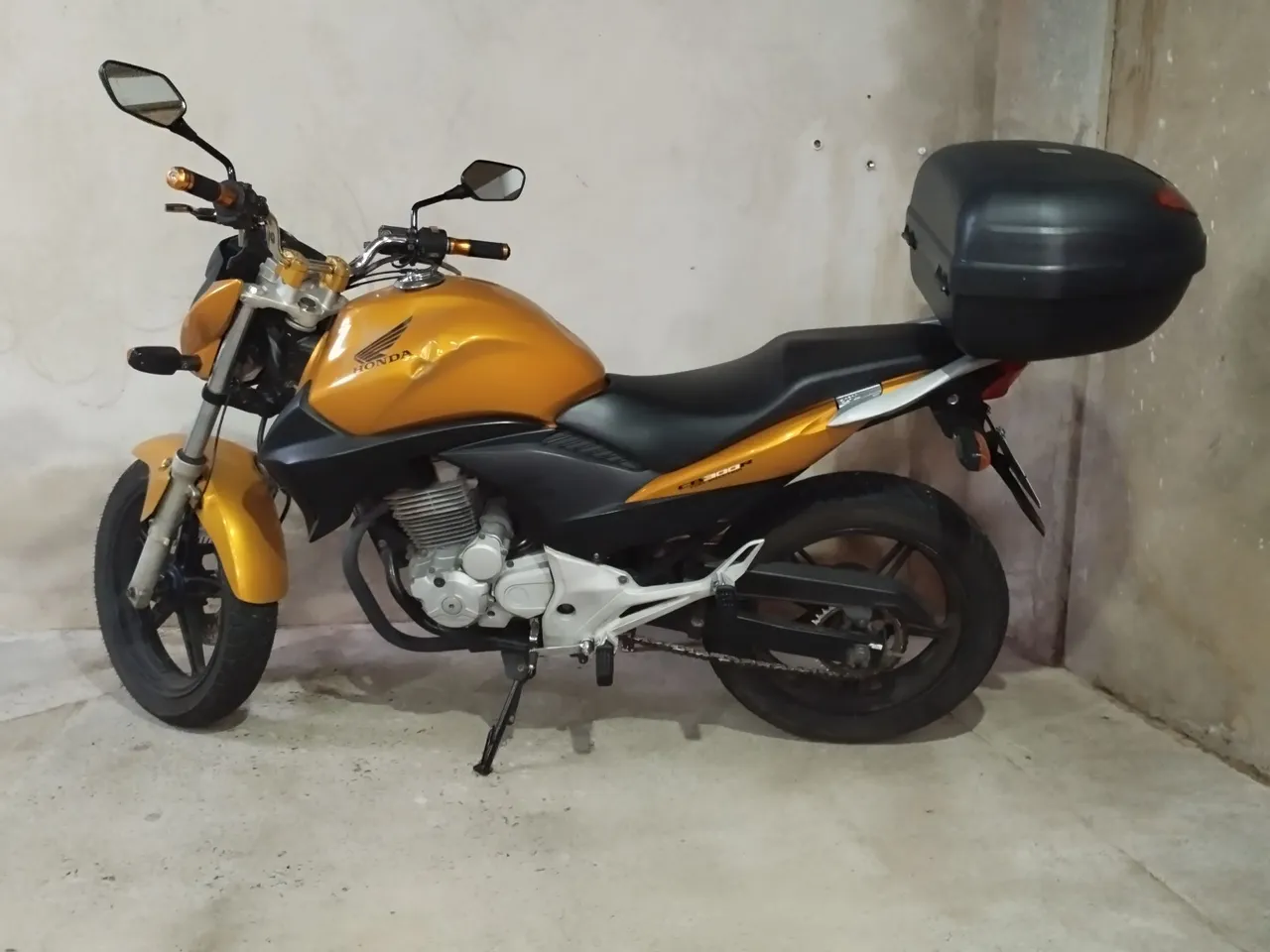 VENDO CB 300R