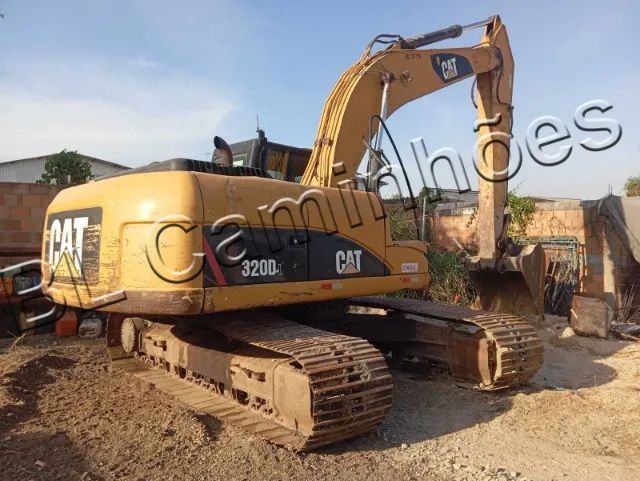 Escavadeira Caterpillar 320DL, ano 2012, Revisada 