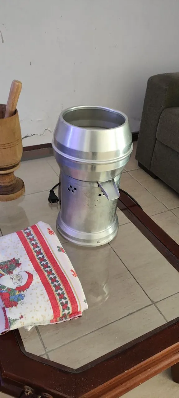 Siqueira e Espremedor de frutas elétrico