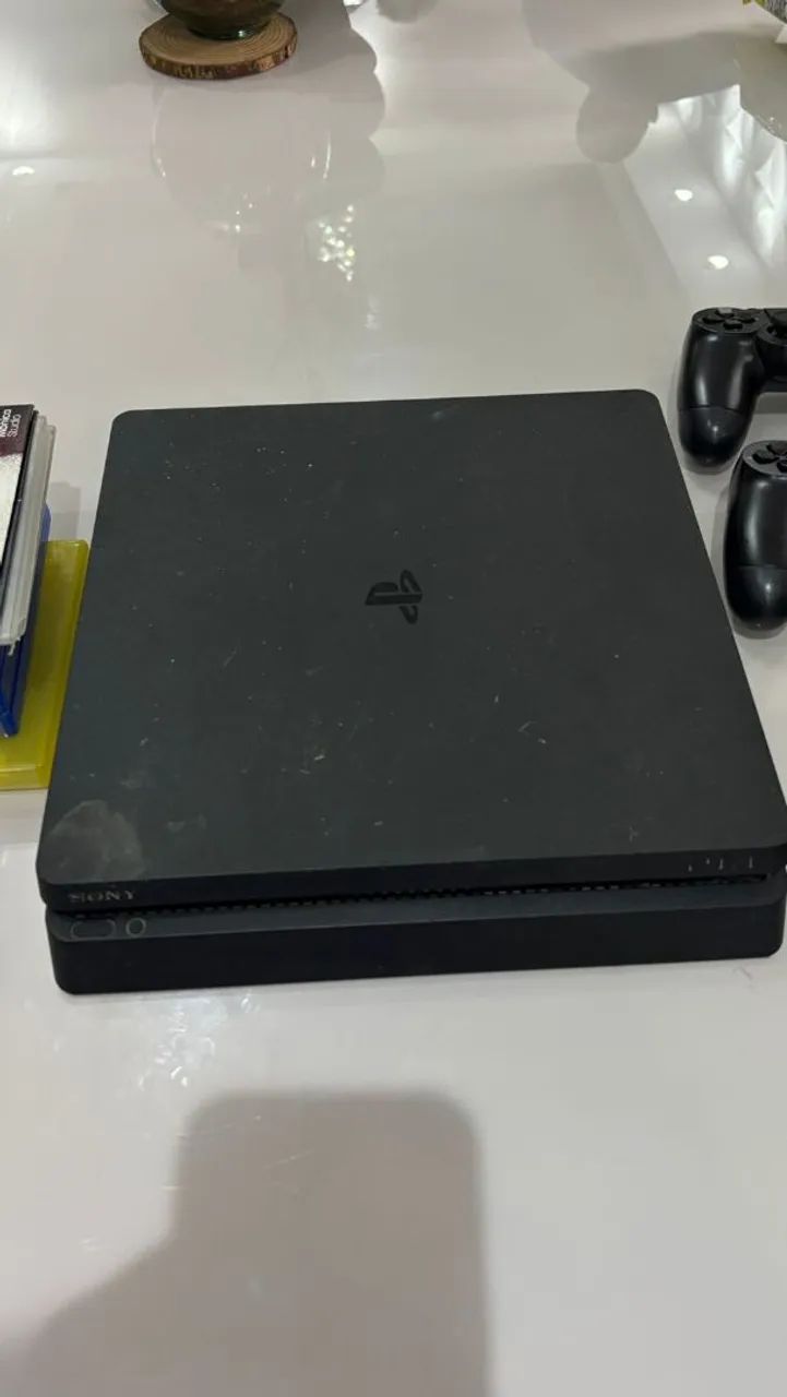 Playstation 4 Slim com jogos e controles + carregador de controles  - Foto 2
