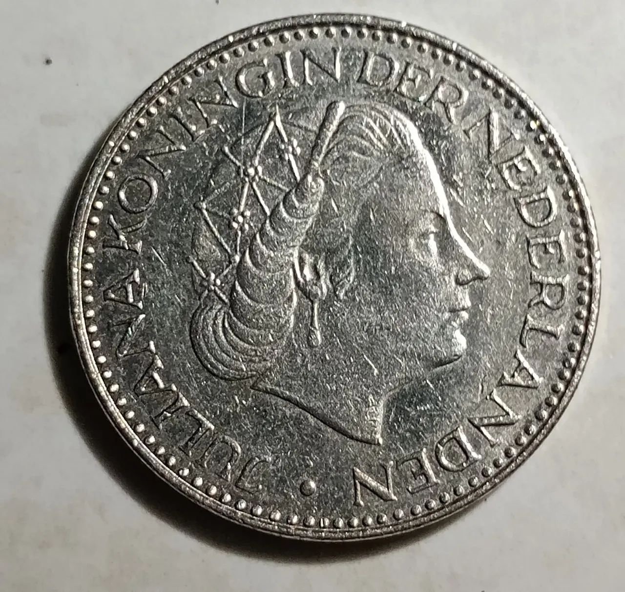 Moeda de 1 Gulden (1 G) dos Países Baixos (Holanda), emitida em 1968 - Foto 2