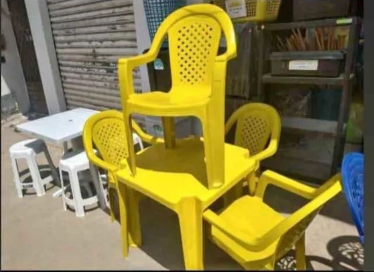 Set of Table and Chairs64276680859266120