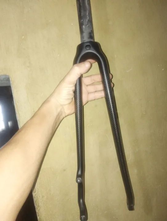 Garfo,guidom,canote e selim de Carbono 