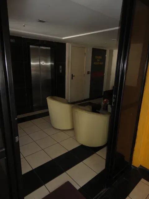 Ótima localização, 03 quartos (Sendo 02 suítes com armários e 01 dormitório), varanda na s - Foto 4