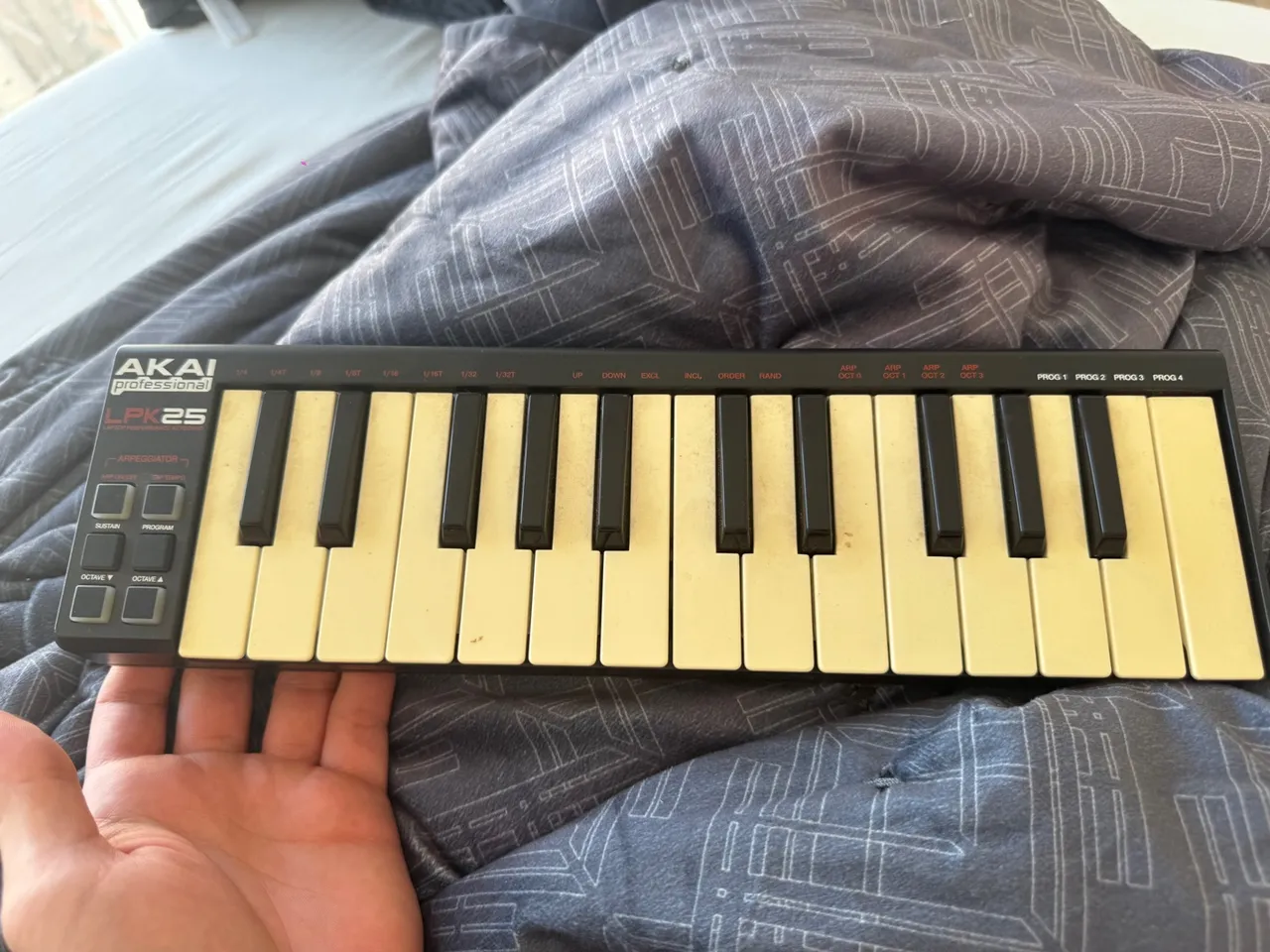 Teclado Controlador MIDI AKAI LPK25