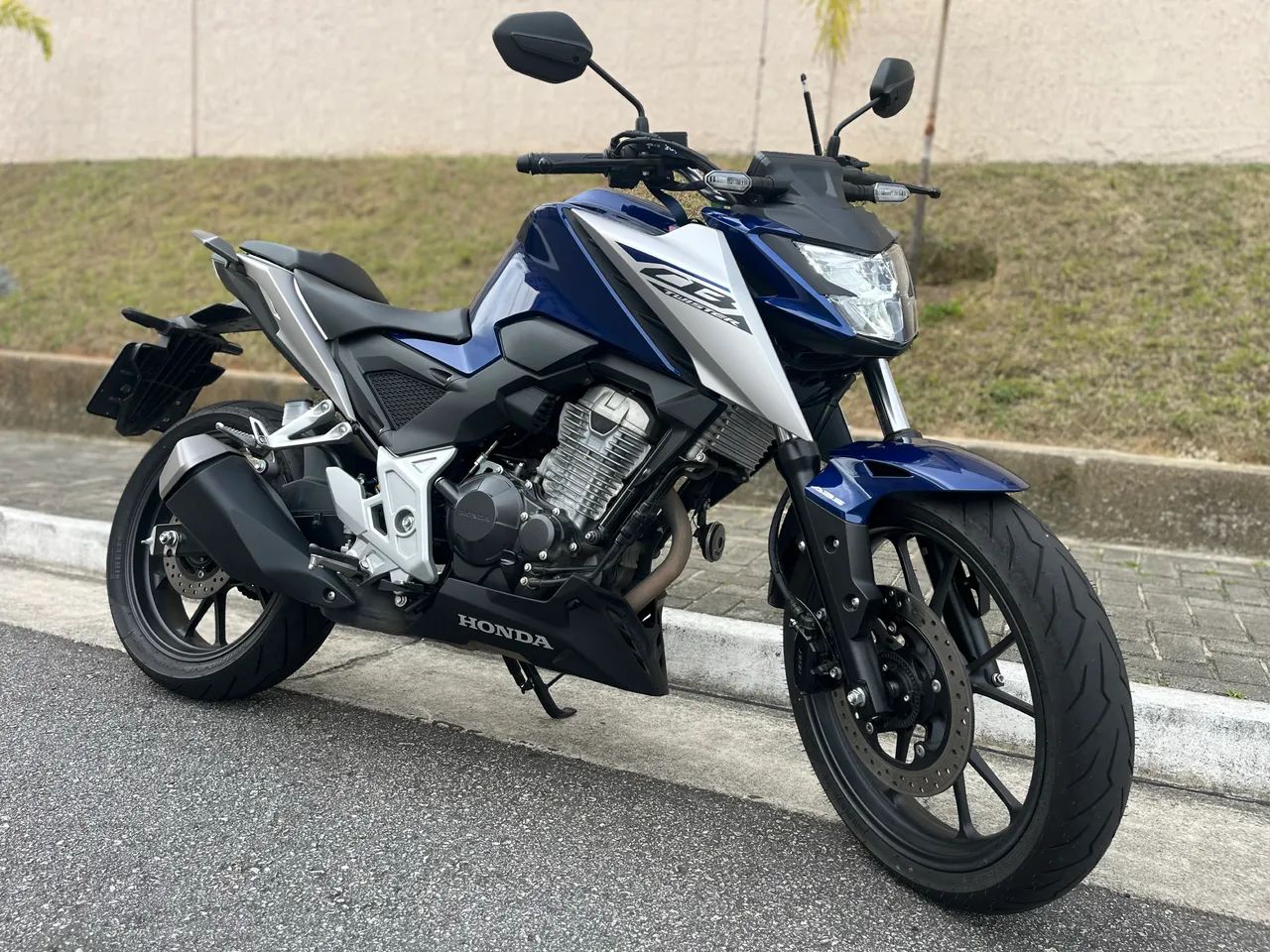 Cb f 300 Twister 2026 com apenas 1.700 km garantia de fábrica  - Foto 3