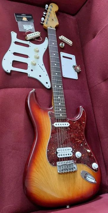 Fender Standard Stratocaster HSS MIM Limited Edition - Foto 2