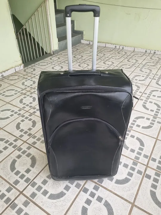 Mala muito grande com rodinhas