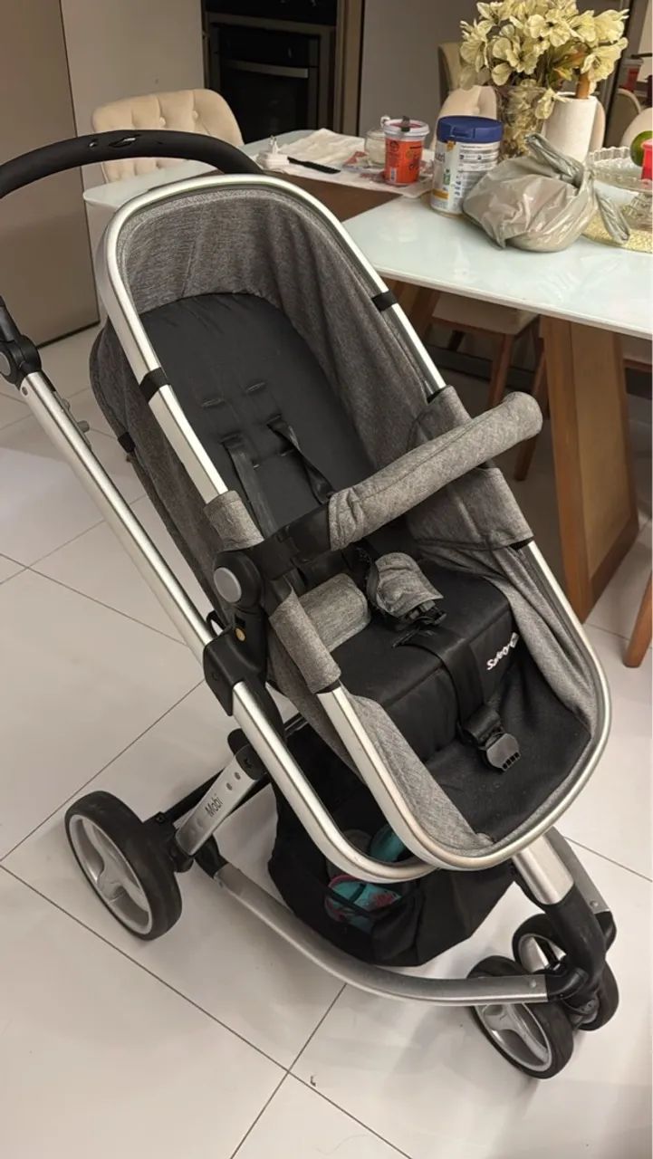 Carrinho de bebê + bebê conforto Marca TRAVEL SYSTEM MOBY GREY safeny one