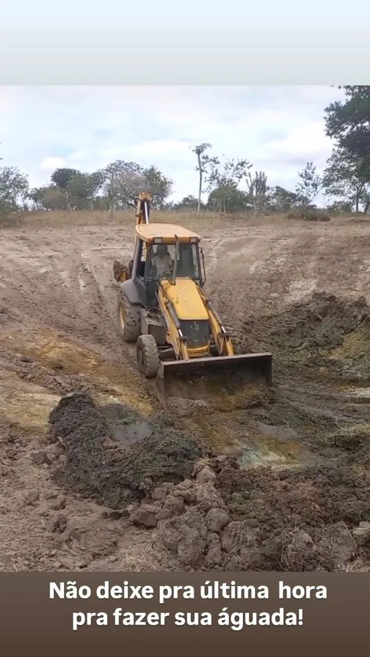 Serviços retroescavadeira 