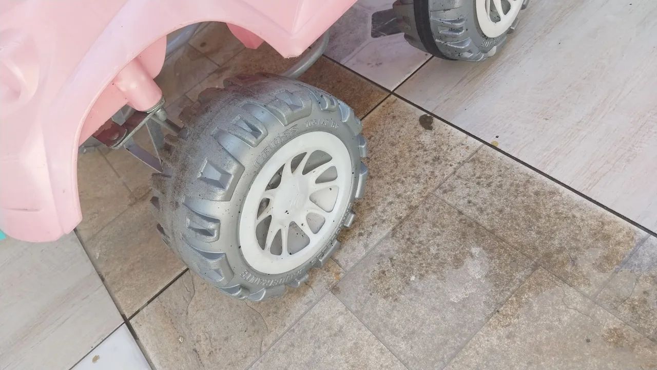 Carrinho de bebê rosa com empurrador - Foto 2