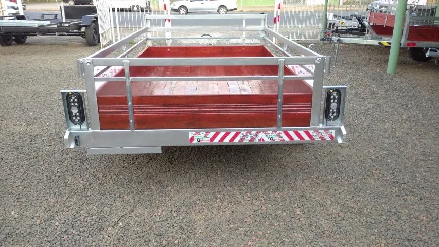 Fazendinha 2,00x1,20 completa reboque carrocinha - Foto 5