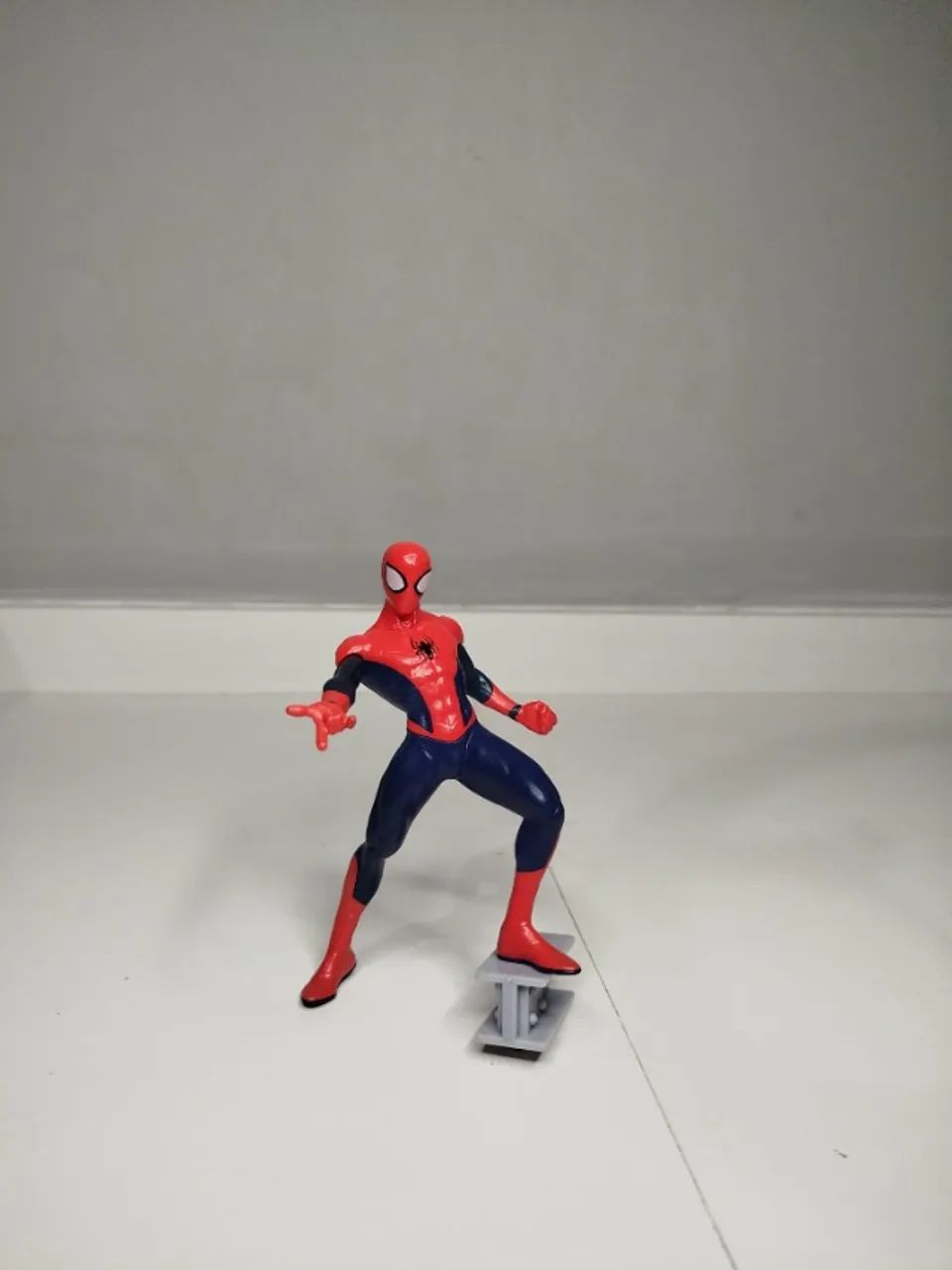 Boneco Homem aranha de base Original - Foto 2