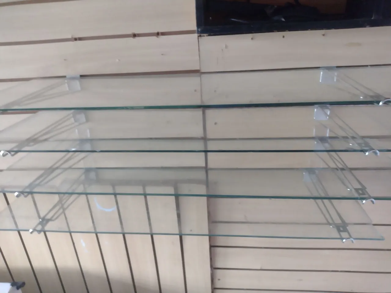 Prateleiras de Vidro para painel canaletado 