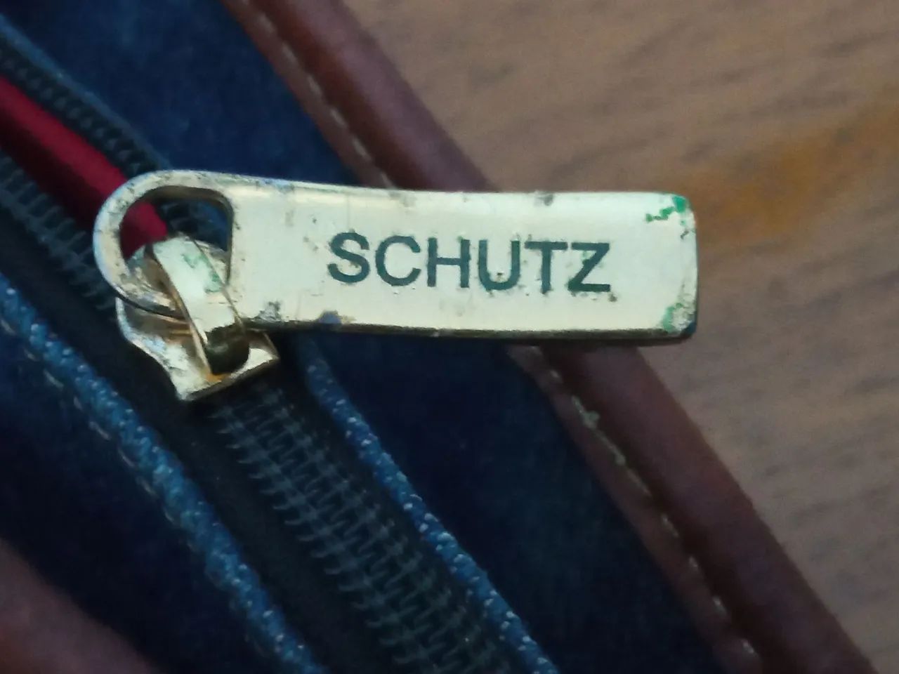 Bolsa Schutz jeans flores crochê  - Foto 3