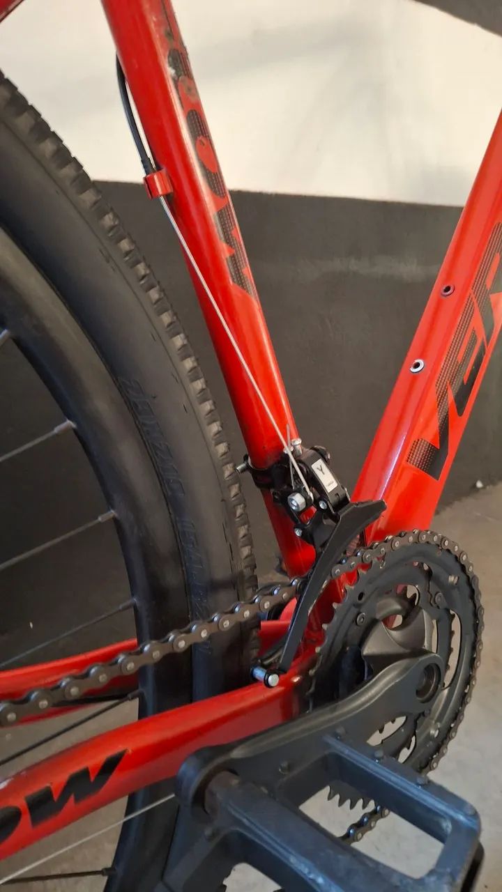 Bicicleta aro 29 com capacete  - Foto 4