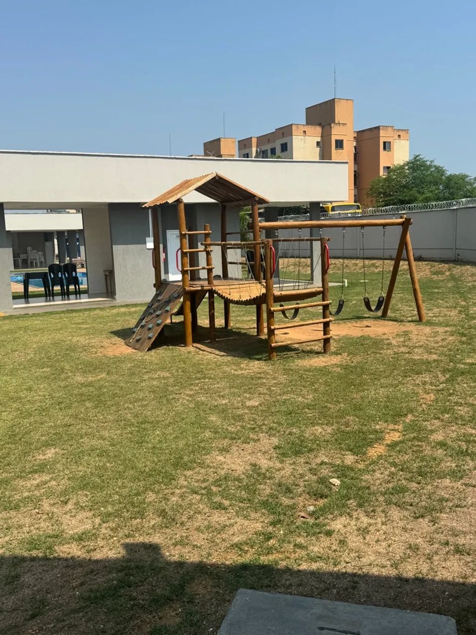 Apto semi mobiliado no Brisas do lago R$ 3200,00 com condomínio  - Foto 2