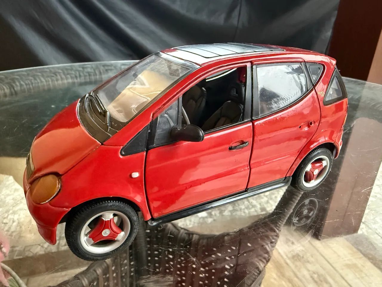 Miniatura Mercedes A-class Maisto 1/18 - Foto 4
