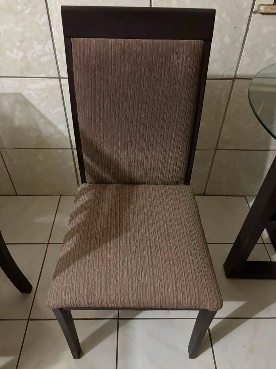 Mesa de Jantar com Cadeiras de Madeira - Foto 4