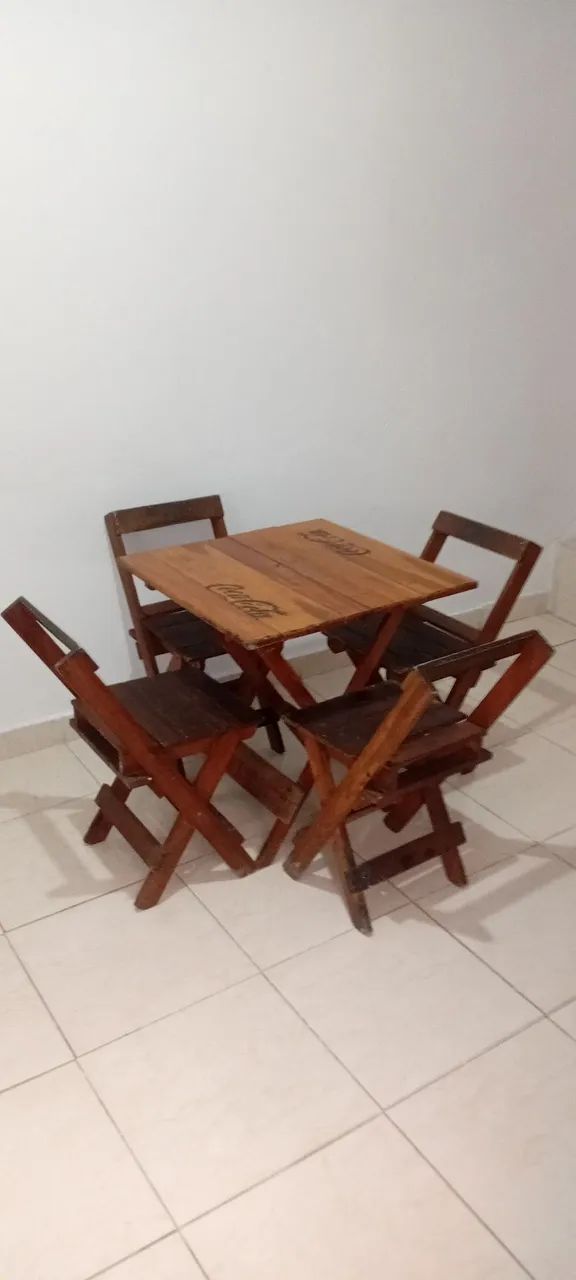 Mesa C/ 4 Cadeiras Dobráveis 
