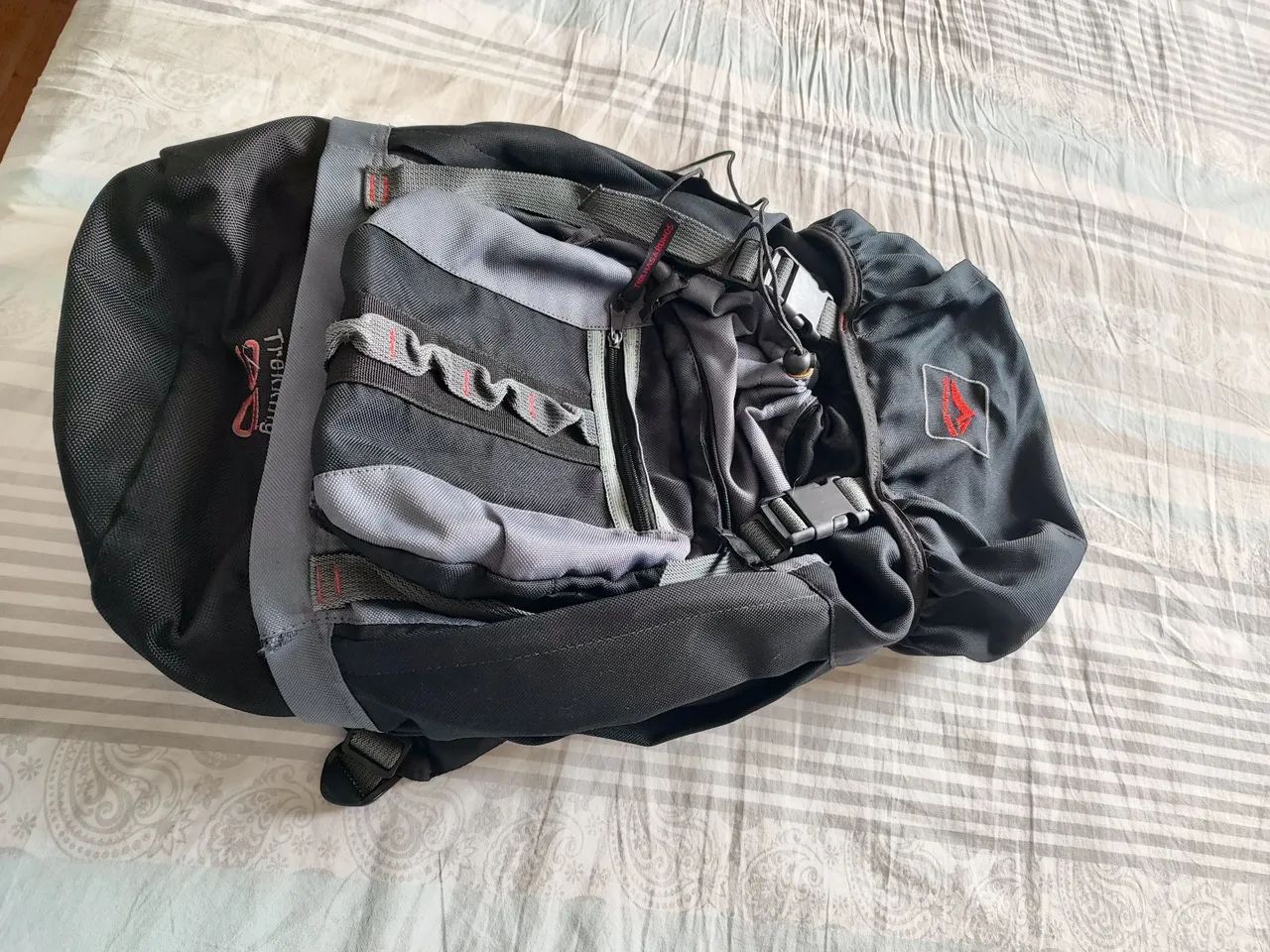 Mochila trilhas e rumos semi nova. - Foto 2
