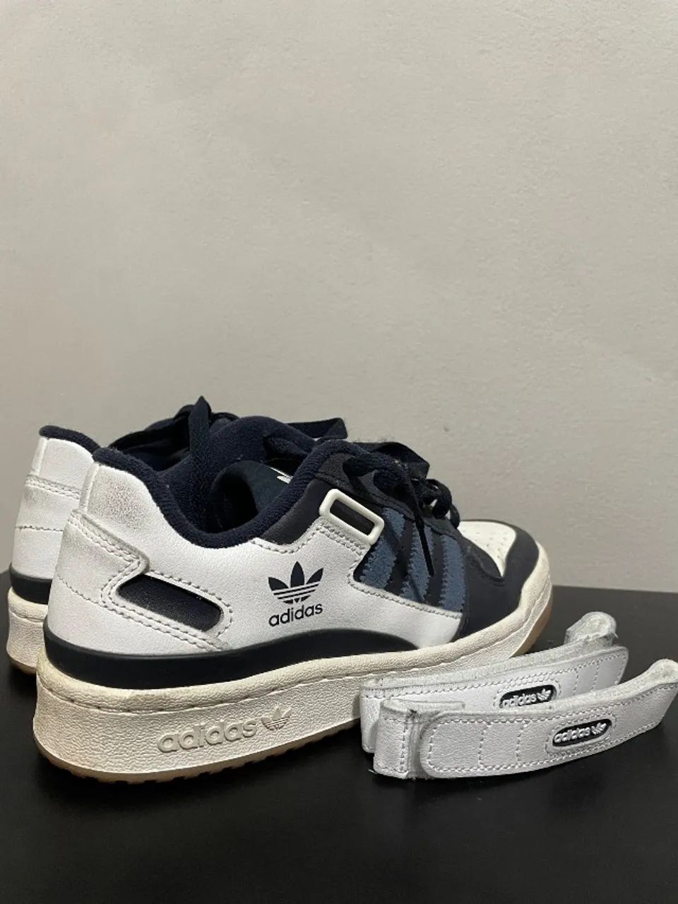 Tenis Adidas Azul e branco  - Foto 2