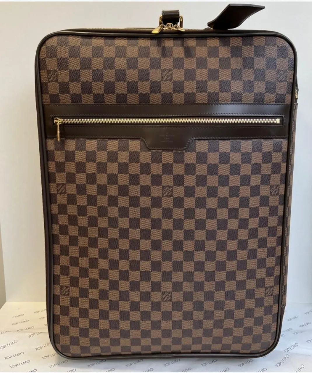 Mala Loui Vuitton de bordo chique 