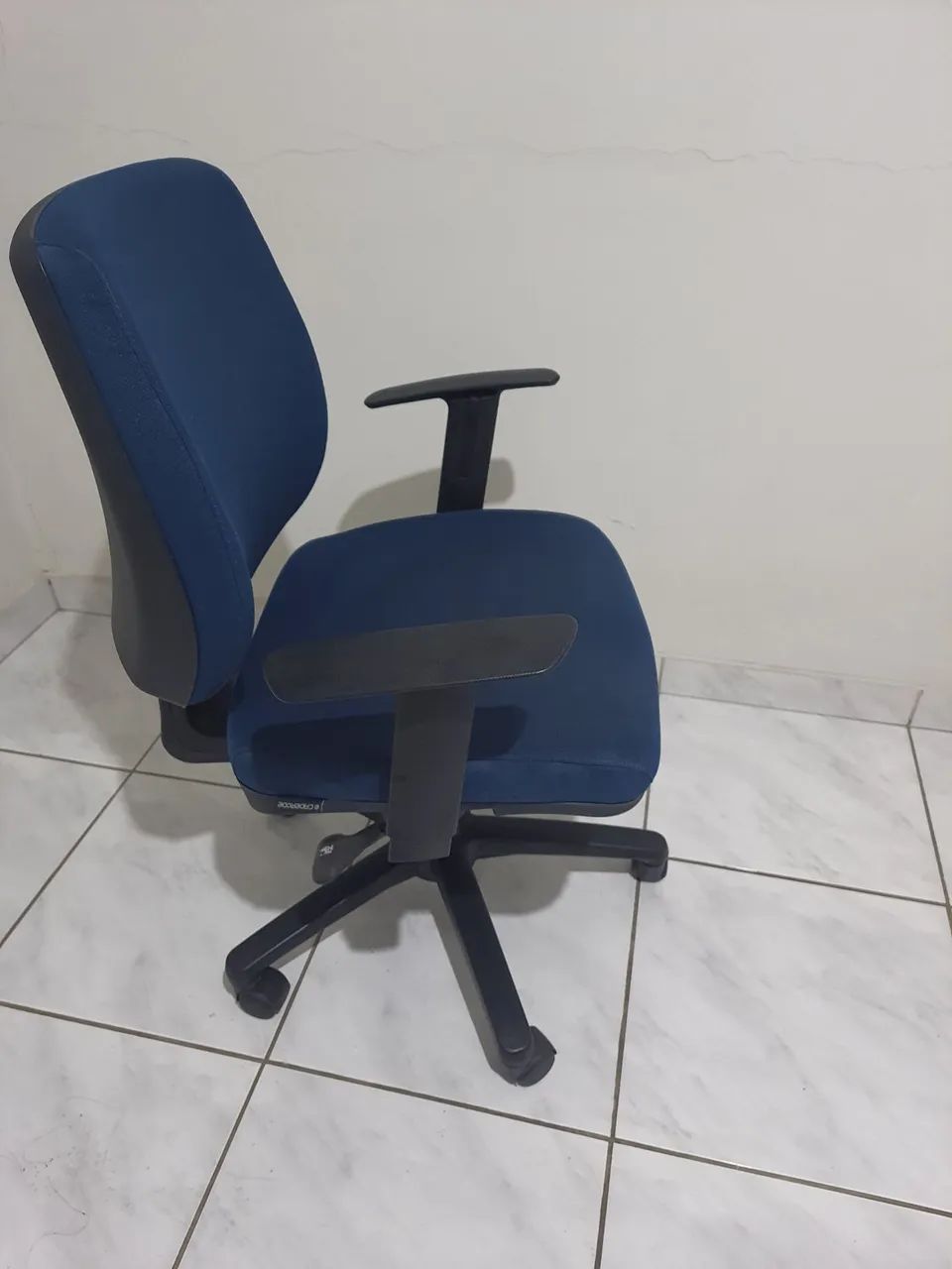 Cadeira de escritório com rodinha - Foto 3