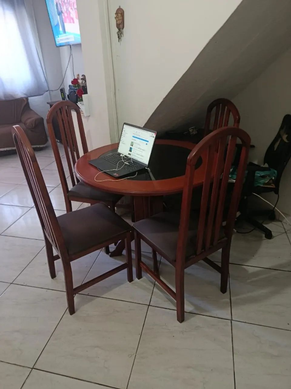 mesa de jantar com 4 cadeiras redonda de madeira maciça - Foto 5