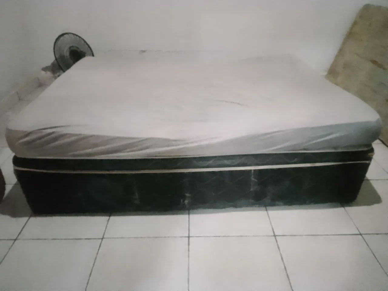 Cama box e colchão usados por 240 ENTREGO  - Foto 2