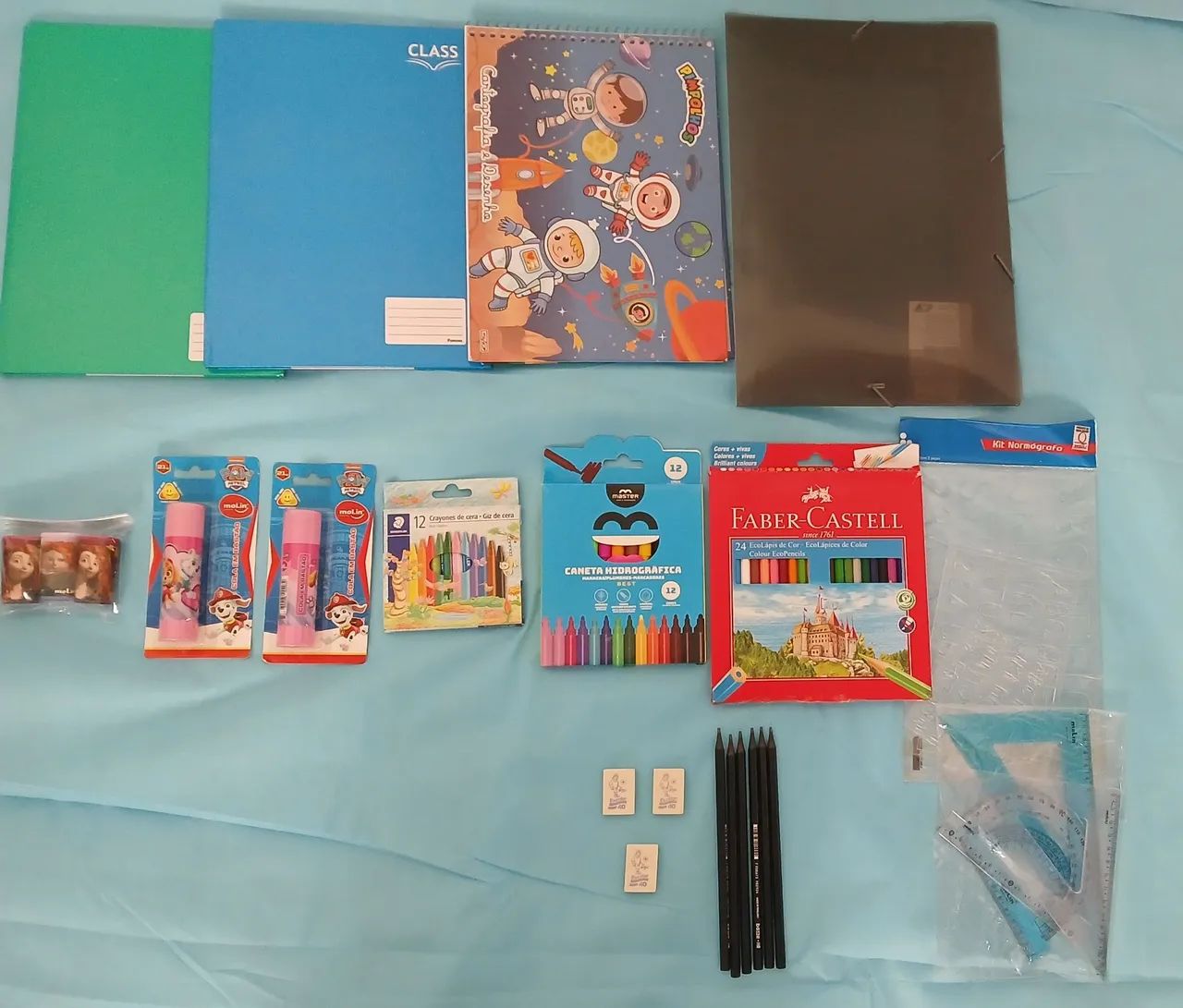 Lote de materiais escolares 