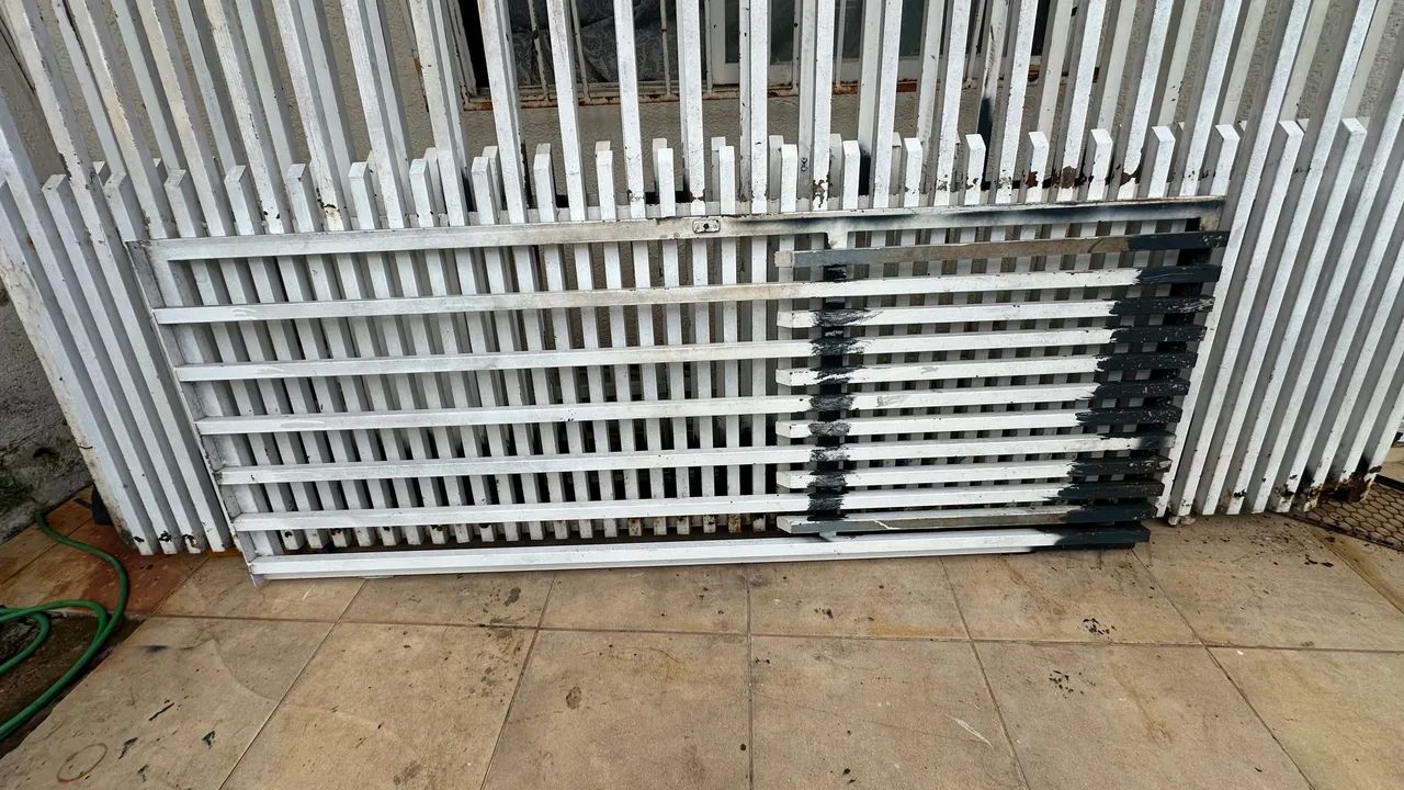 Vende-se portão de 6 metros com portão de pedestre  - Foto 3