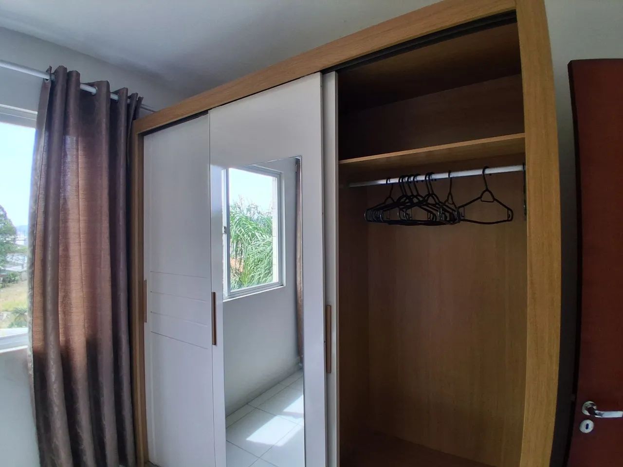 Guarda roupas de solteiro