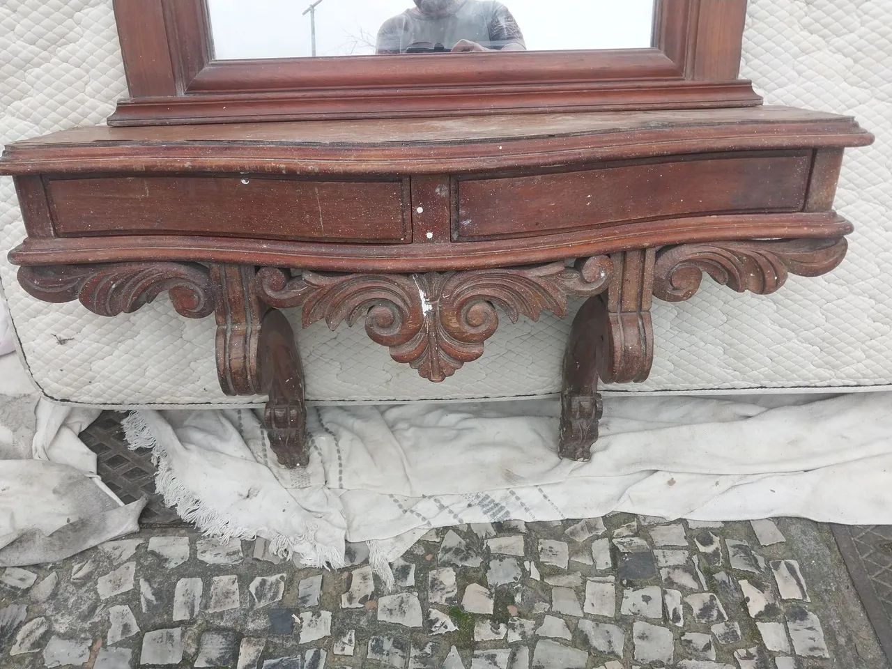 APARADOR ESPELHO MADEIRA TALHADA  - Foto 2