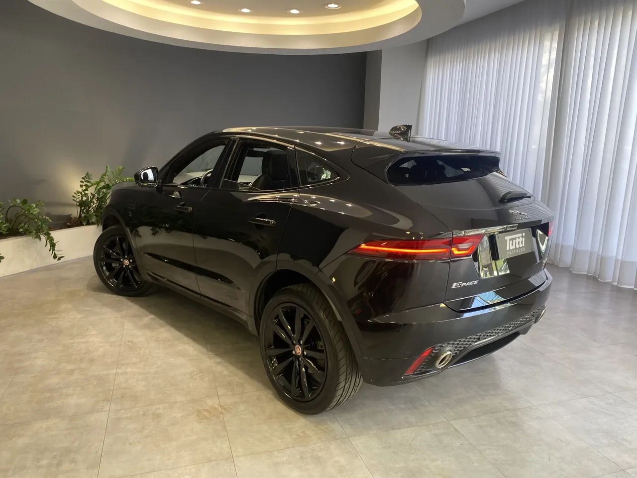 Jaguar E-Pace R-dynamic S 2.0 AWD 249cv Aut. 2019 - Foto 4