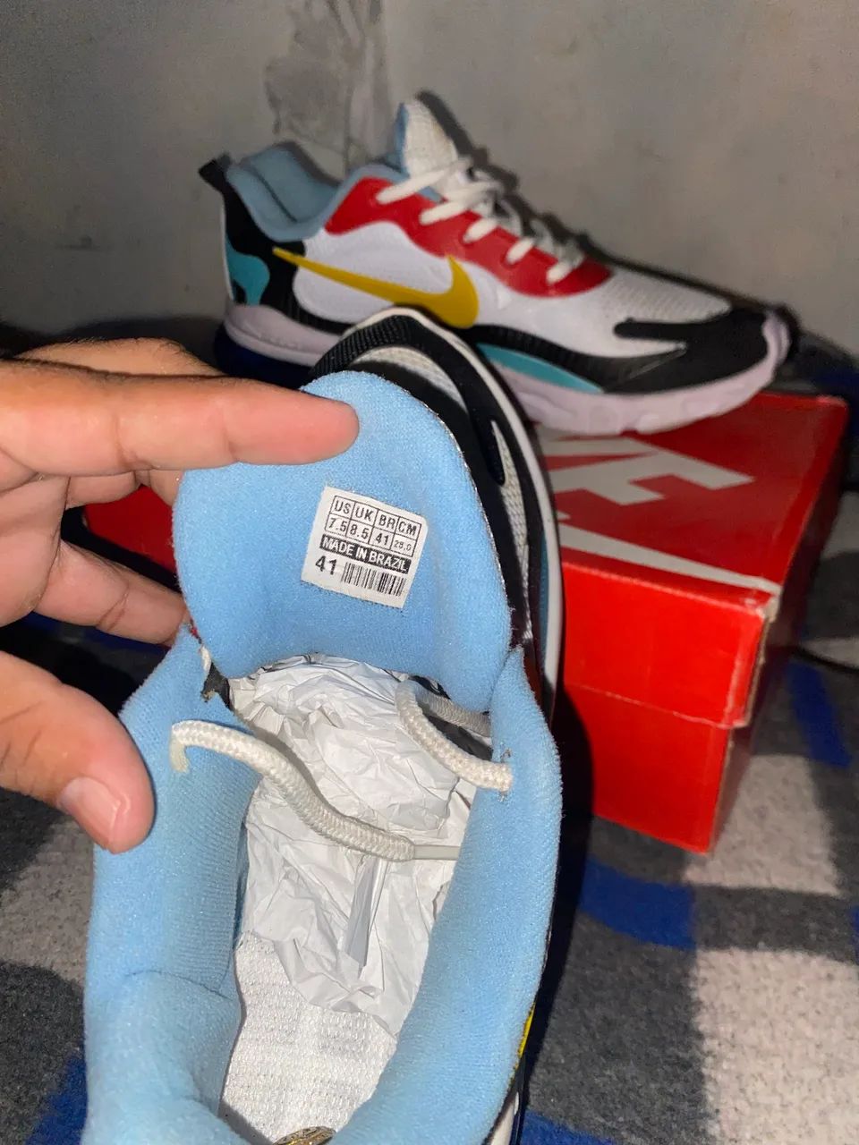 O modelo em destaque na imagem é o Nike Air Max 270 React. Pra vender logo  - Foto 2