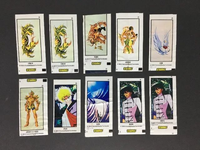 Lote com 37 Figurinhas Os Cavaleiros do Zodíaco Balas Zung