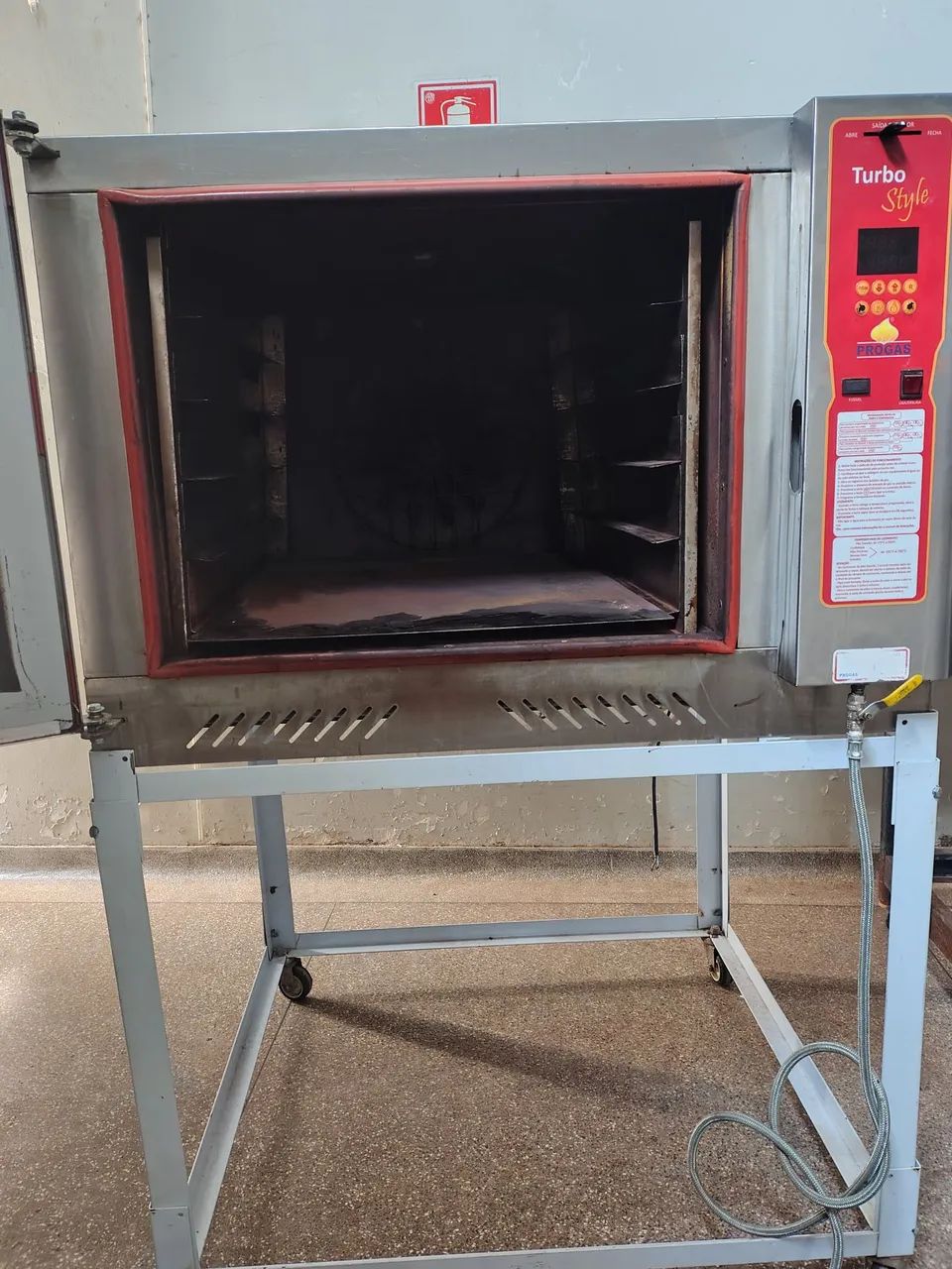 FORNO INDUSTRIAL A GÁS 