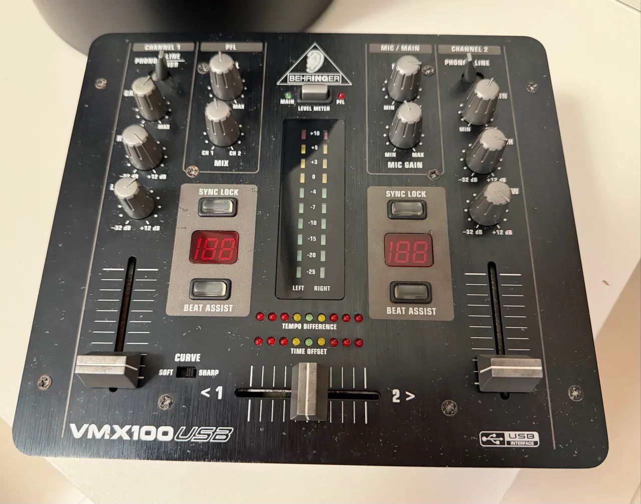 Mixer Dj Behringer Vmx100 Usb 2 Canais (Usado) - Instrumentos