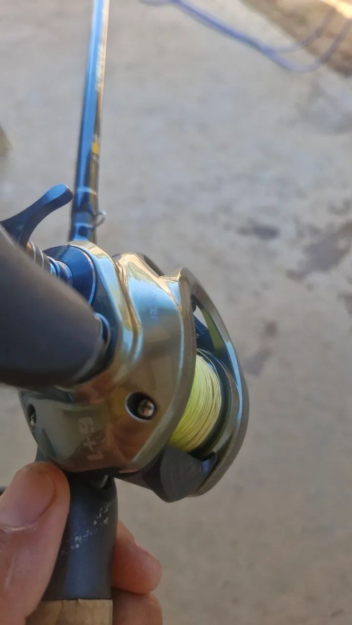 Vendo kit vara de pesca e carretilha 