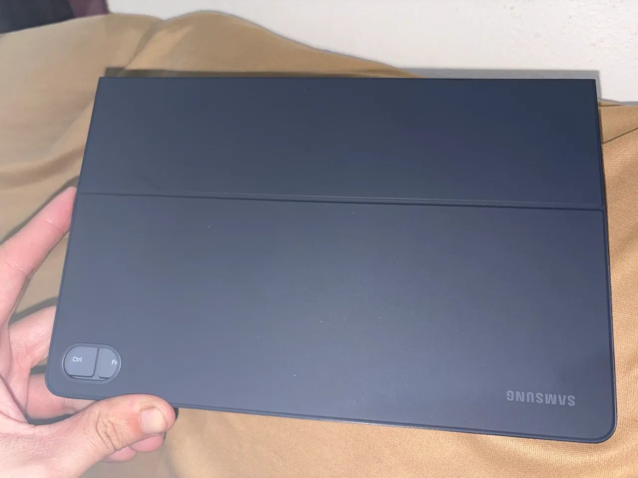 CAPA COM TECLADO TABLET SAMSUNG S11 ORIGINAL - Foto 3