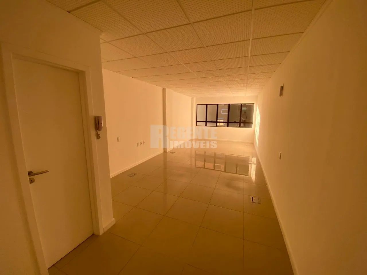 Ótima sala comercial para locação no bairro Itacorubi! - Foto 3